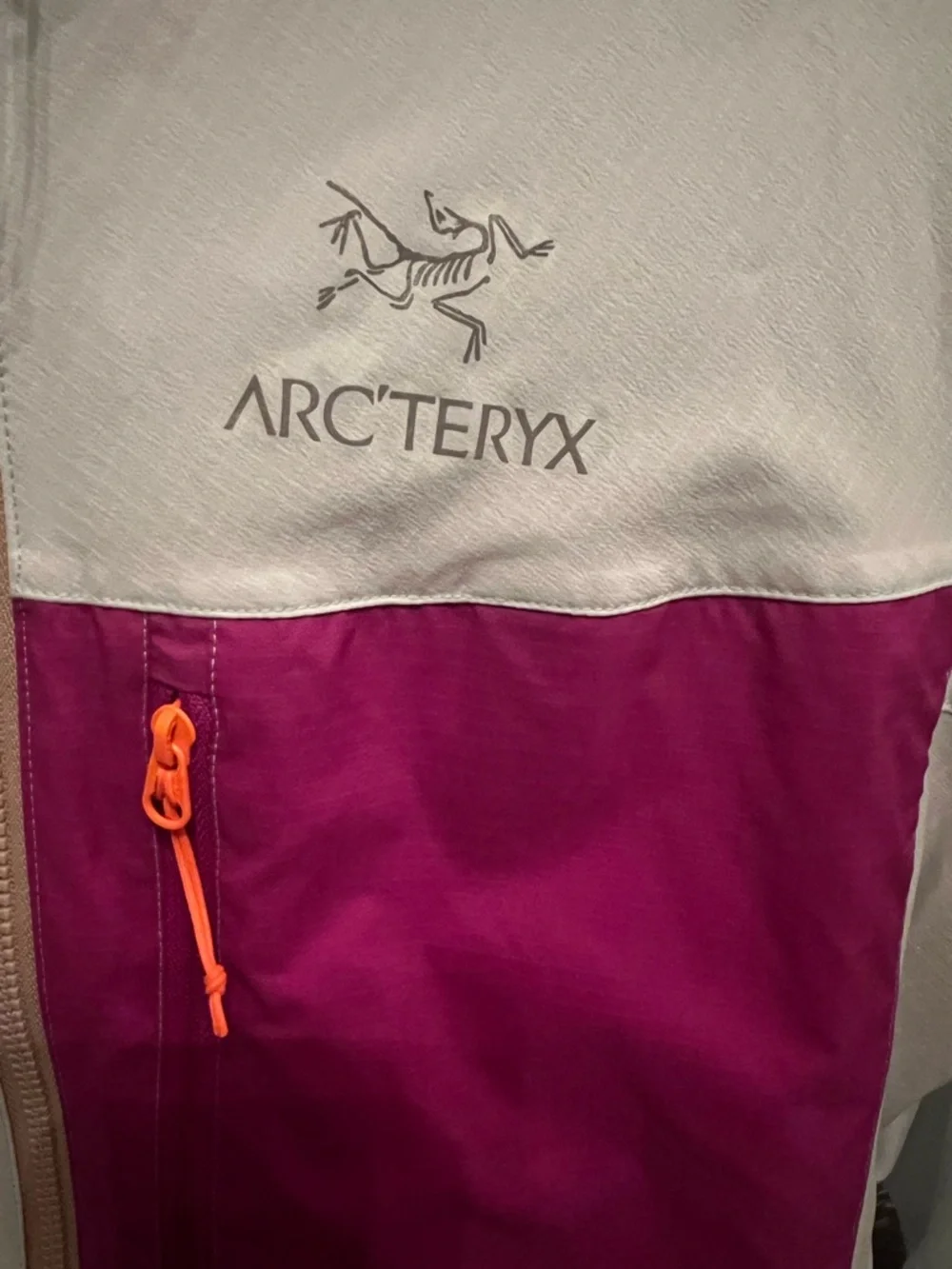 Arc'teryx Women's Squamish Hoody  in pale mint green with Magenta Pocket - Picture 3 of 6
